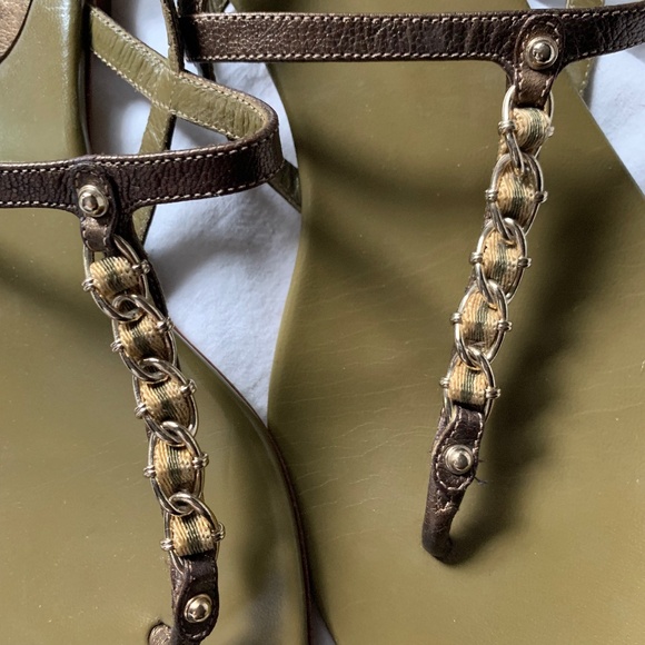 Gucci genuine leather T-strap sandals with buckle closure - Picture 10 of 10